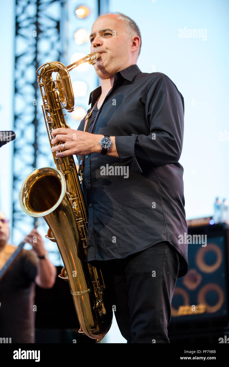 Festival de Jazz à Juan 2018 - Jour 8 - Performances comprend : Biréli Lagrène & Charlier / Sourisse Big Band Où : Juan-les-Pins, Antibes, France Quand : 19 Jul 2018 Credit : Marta Szczesniak/WENN.com Banque D'Images