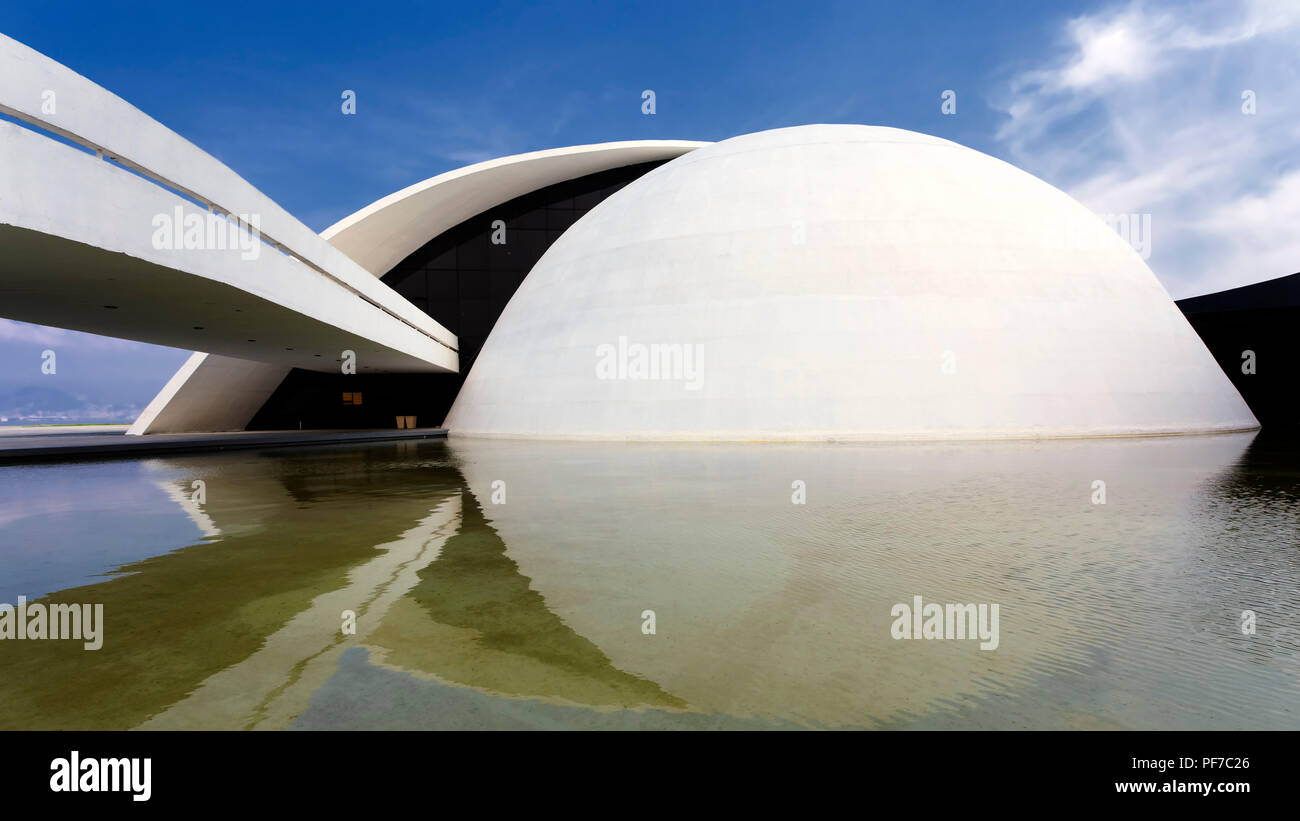 Fondation (Foundation) Oscar Niemeyer, Niteroi, Rio de Janeiro Banque D'Images