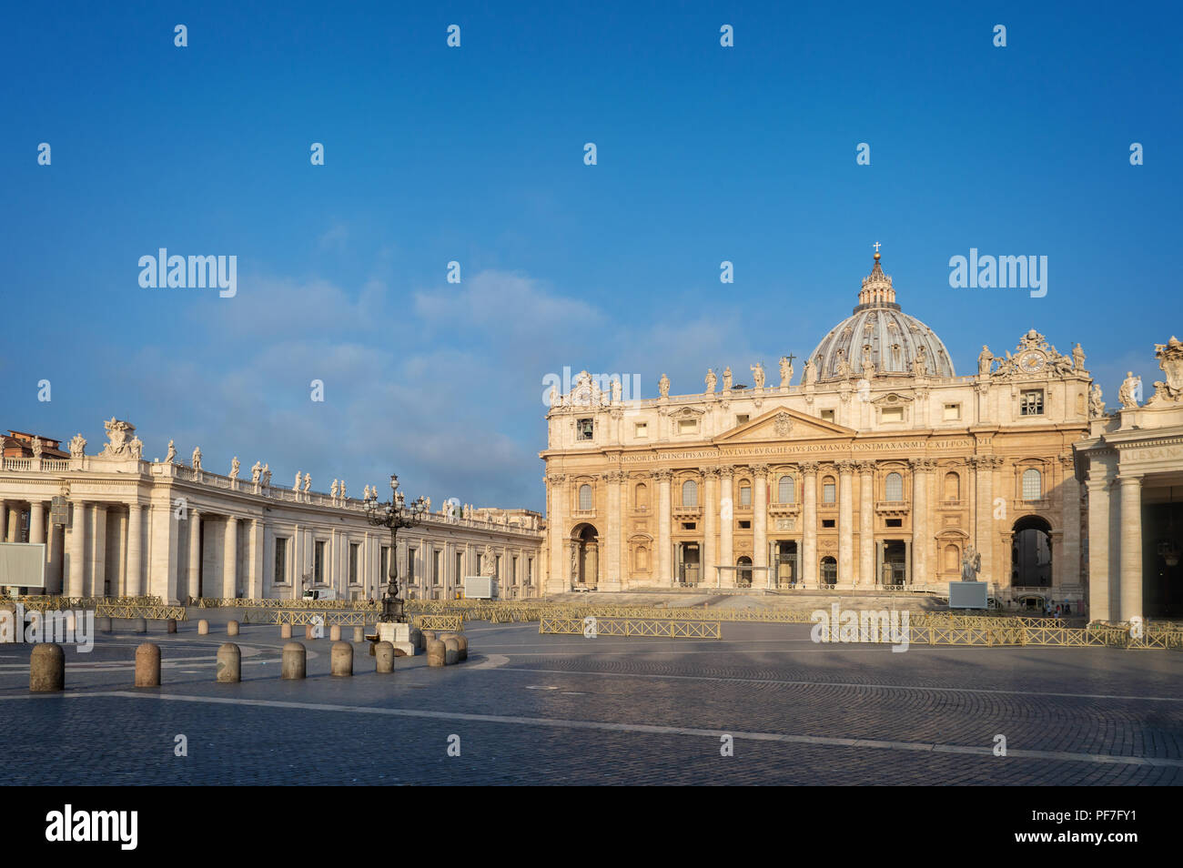 La basilique Saint Pierre sur la place Saint-Pierre dans la Cité du Vatican, Rome, Italie Banque D'Images