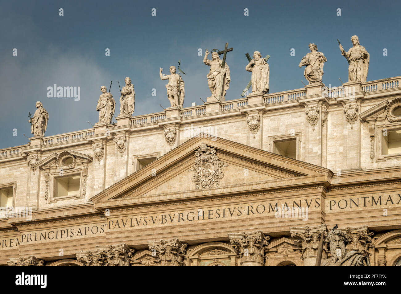 Détail de la façade de la basilique Saint Pierre au Vatican, Rome, Italie Banque D'Images