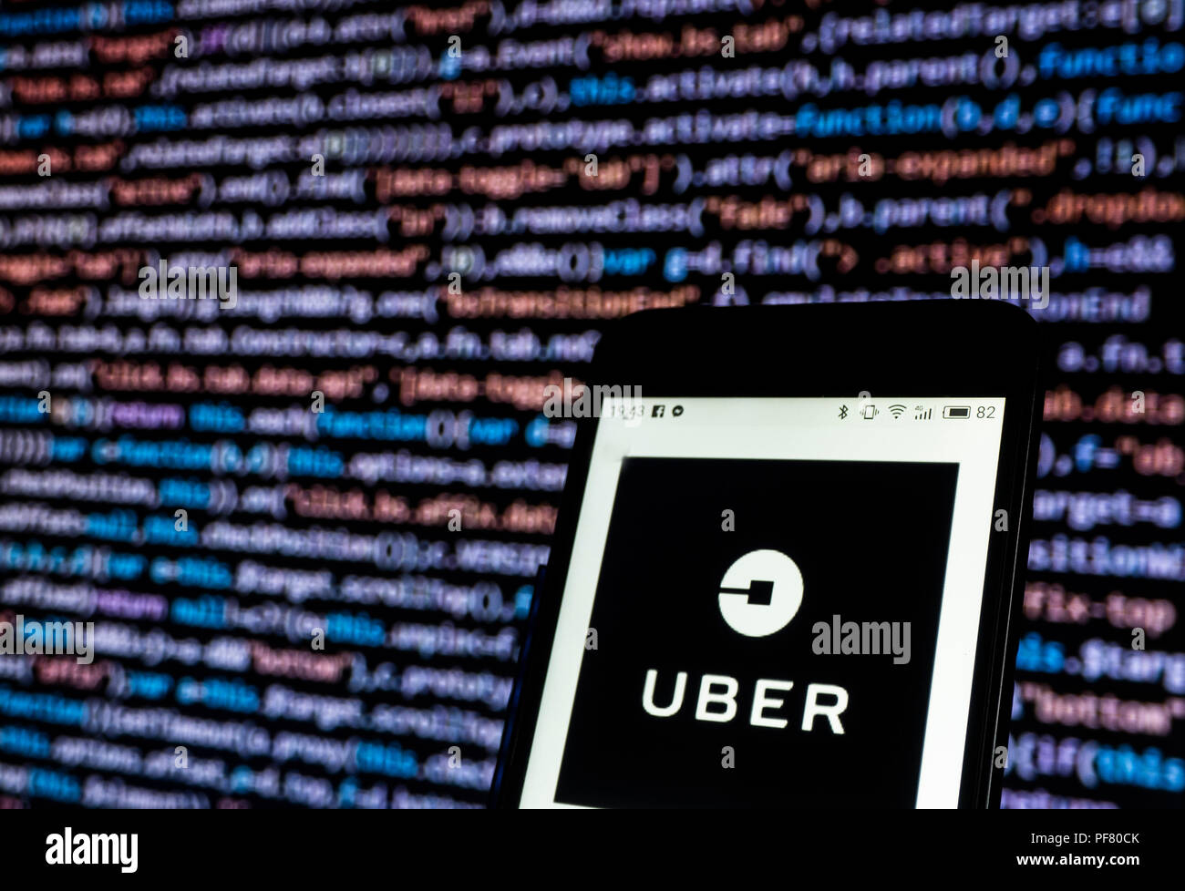 Logo de la société Uber vu affichée sur un téléphone intelligent. Banque D'Images