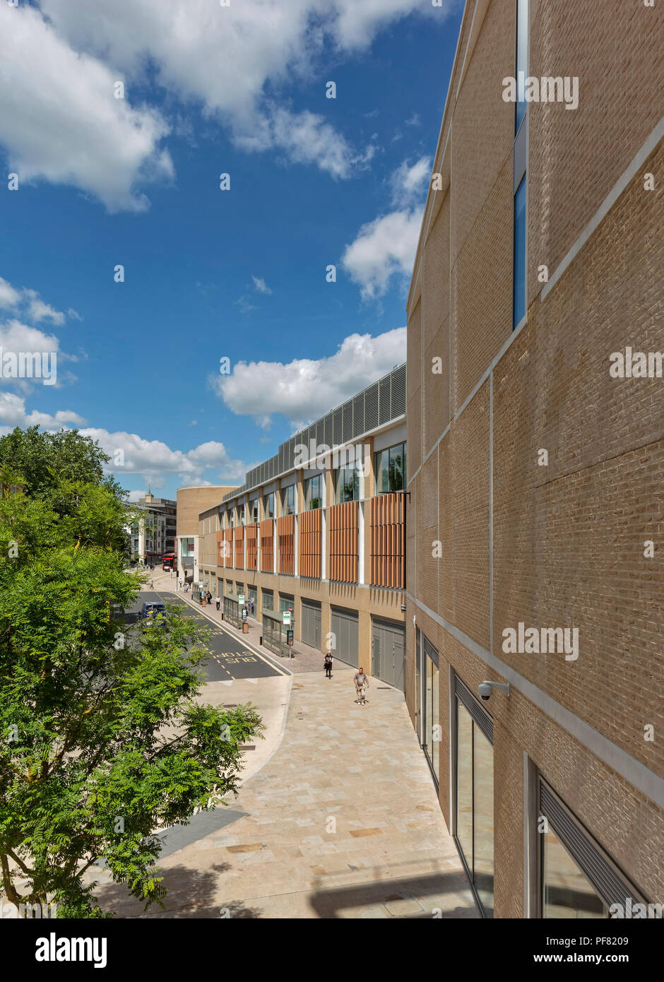 Élévation latérale. Centre Commercial Westgate à Oxford, Oxford, Royaume-Uni. Architecte : Chapman Taylor, 2018. Banque D'Images