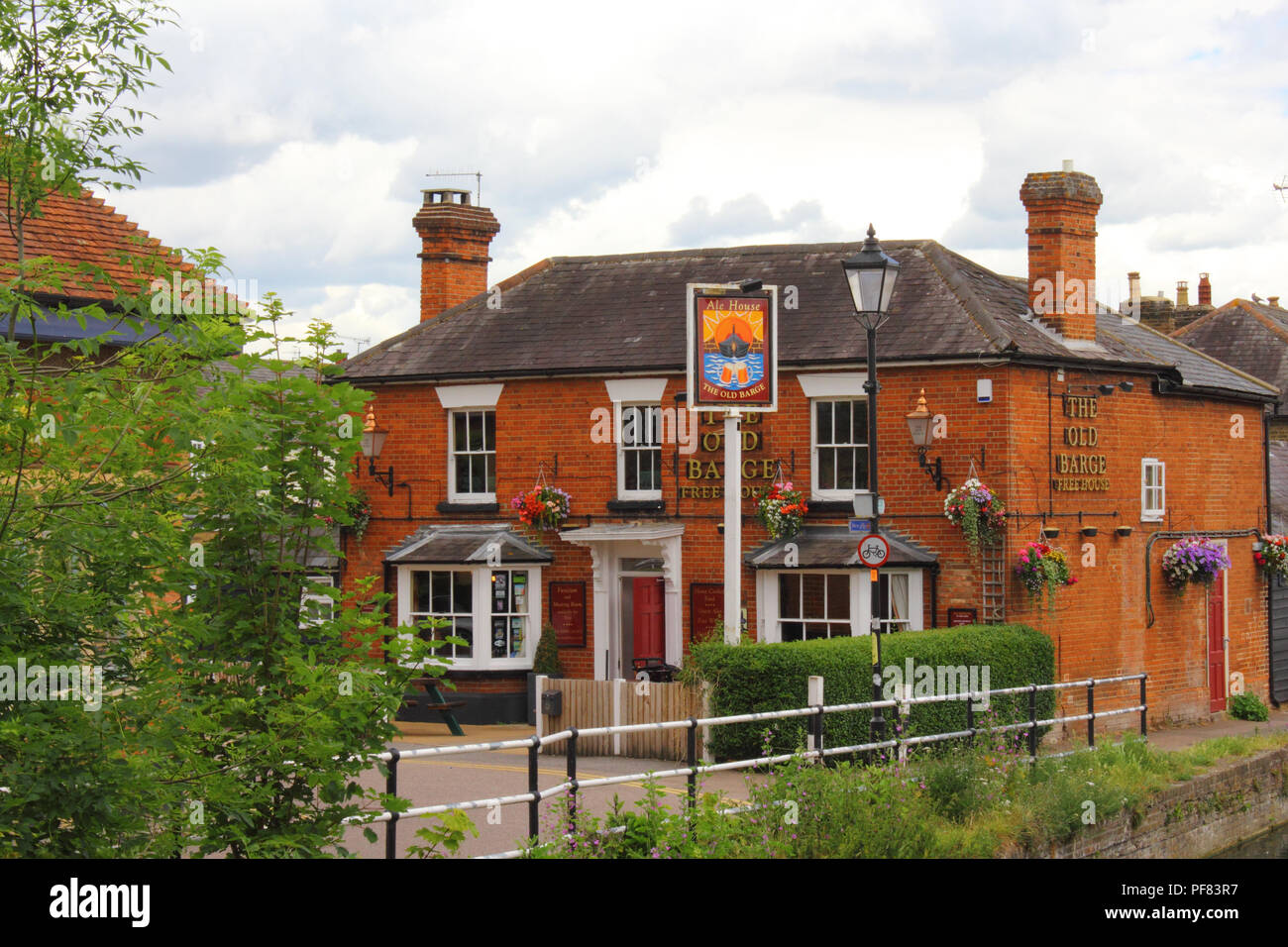 L'ancienne péniche Pub sur la rivière Lea, Hertford, Hertfordshire, Royaume-Uni (emplacement en vedette dans l'épisode 'l'Inspecteur Morse Serpent Infernal') Banque D'Images