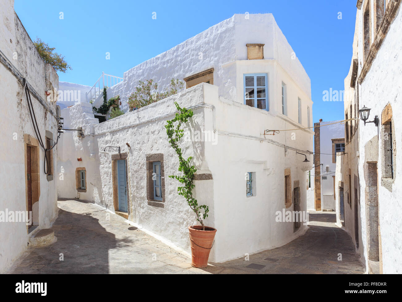 Les petites rues de la ville de Chora sur l'île de Patmos Saint grecque appartient à l'archipel du Dodécanèse dans la mer Égée Banque D'Images