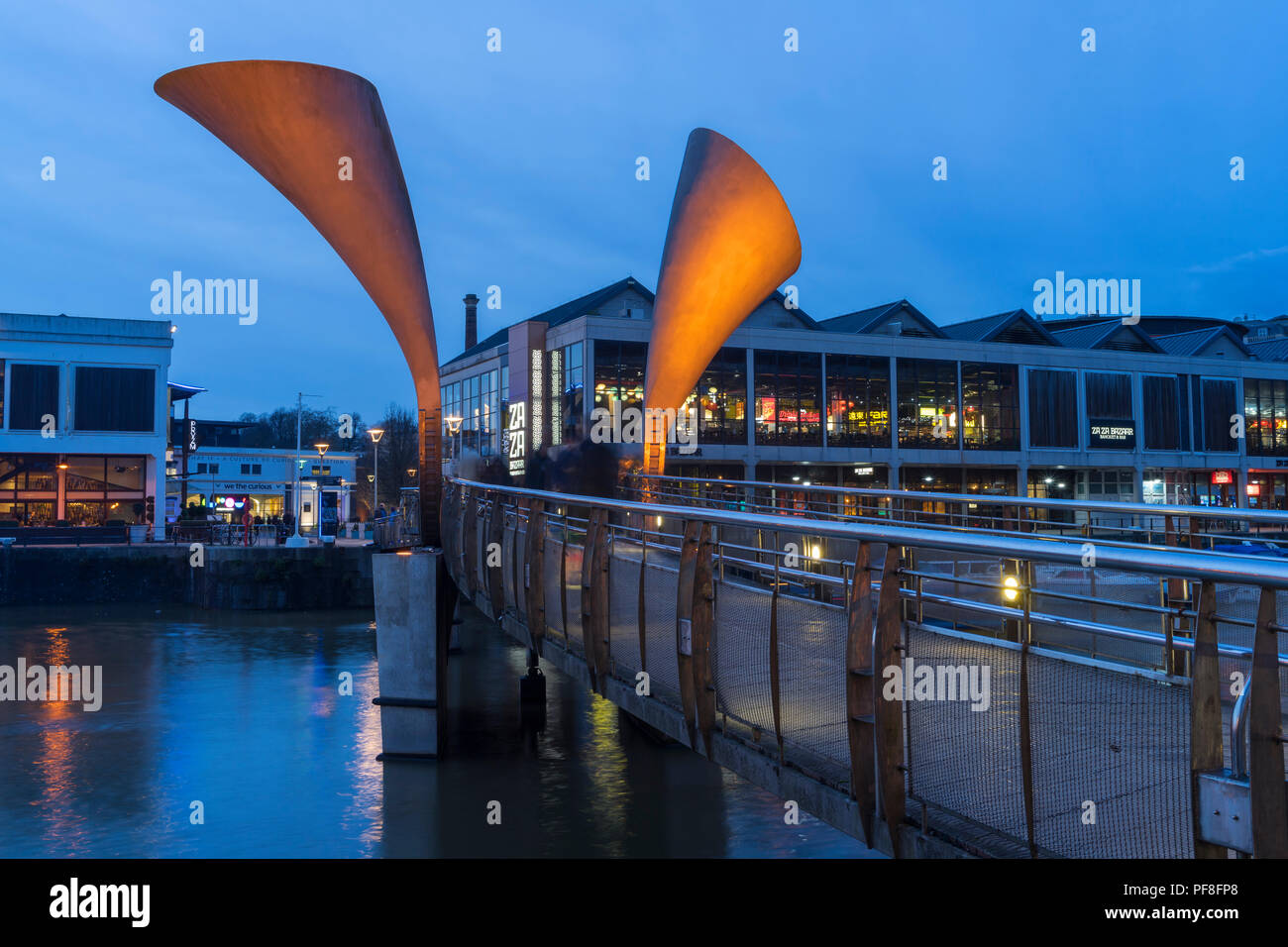 Pero's Bridge, nommé d'après Pero Jones, qui a vécu à Bristol comme l'esclave de John Pinney, Bristol, Angleterre port flottant. Conçu par Eilis O'Connel Banque D'Images