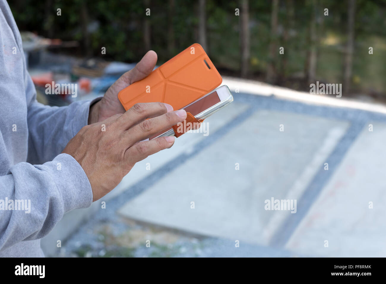 Business man using cell phone on construction site Banque D'Images