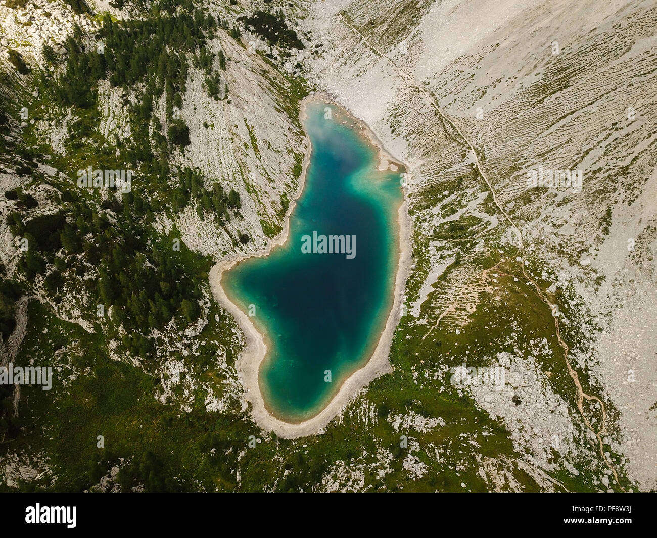 La Vallée des Lacs du Triglav (Dolina Dolina sedmerih Triglavskih jétser ; jétser) est une vallée dans les Alpes Juliennes en Slovénie qu'est l'hébergement de plusieurs lacs. Banque D'Images