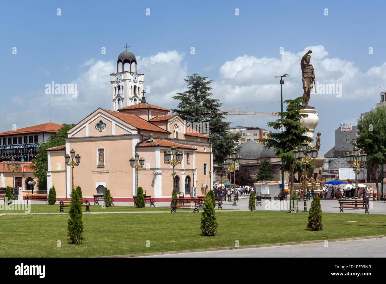 SKOPJE, RÉPUBLIQUE DE MACÉDOINE - 13 mai 2017 : l'Église orthodoxe de la Saint-dimitri et Philippe II de Macédoine Monument à Skopje, République de Macedoni Banque D'Images