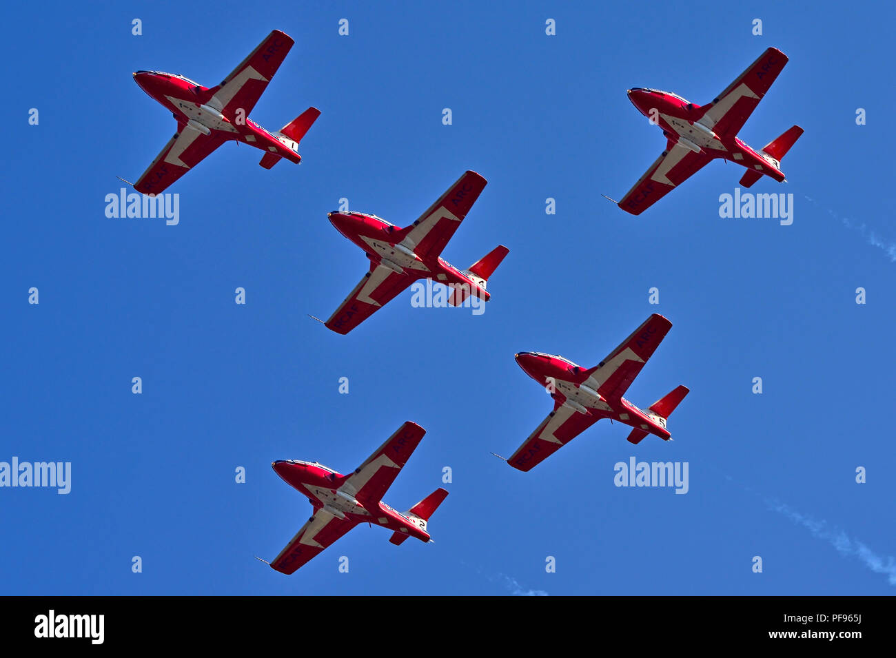 Les Forces canadiennes Le 431e Escadron de démonstration aérienne Vol en formation dans le cadre d'un salon sur le port de Nanaimo sur l'île de Vancouver, Colombie-Britannique CA Banque D'Images