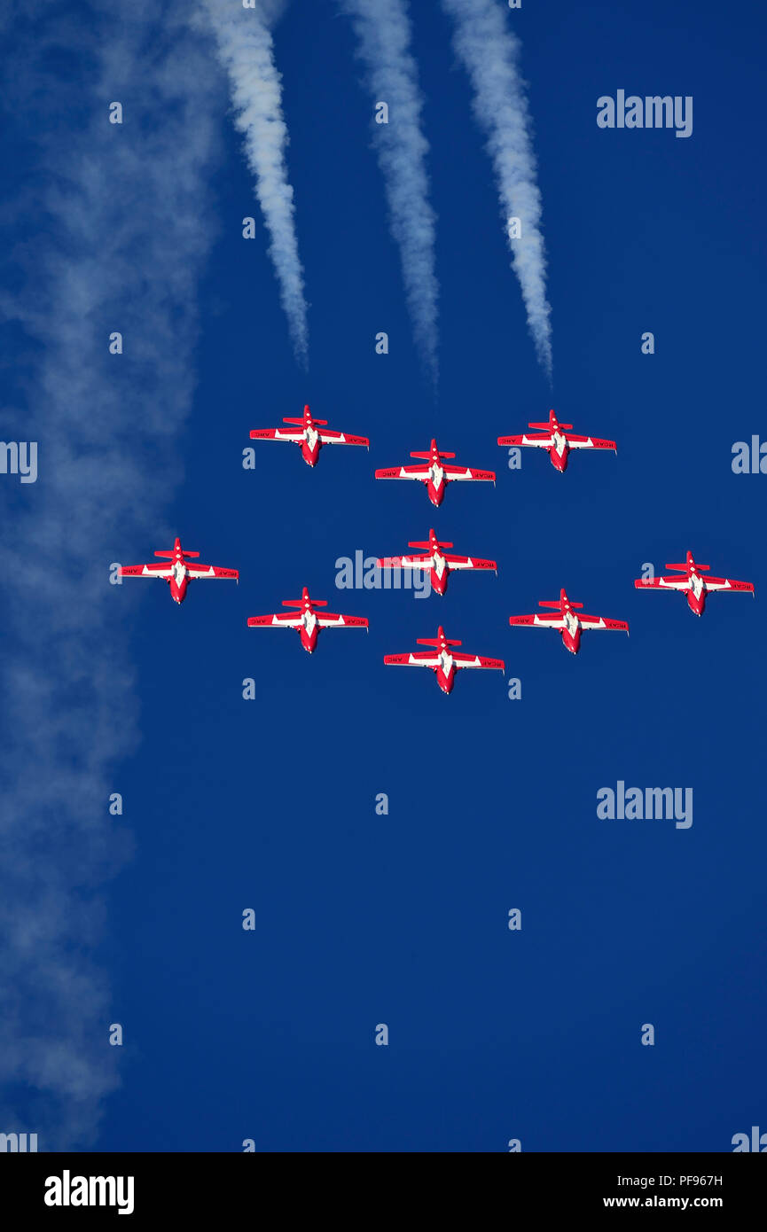 Les Forces canadiennes Le 431e Escadron de démonstration aérienne Vol en formation dans le cadre d'un salon sur le port de Nanaimo sur l'île de Vancouver, Colombie-Britannique CA Banque D'Images