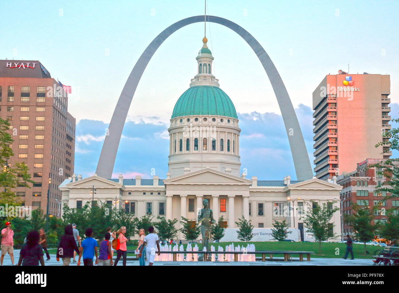 Gateway Arch National Park, dans le centre-ville de St Louis, MO. Le parc commémore l'achat de la Louisiane, l'affaire Dred Scott, et le premier gouvernement civil à l'ouest du Mississippi Rivier. Banque D'Images