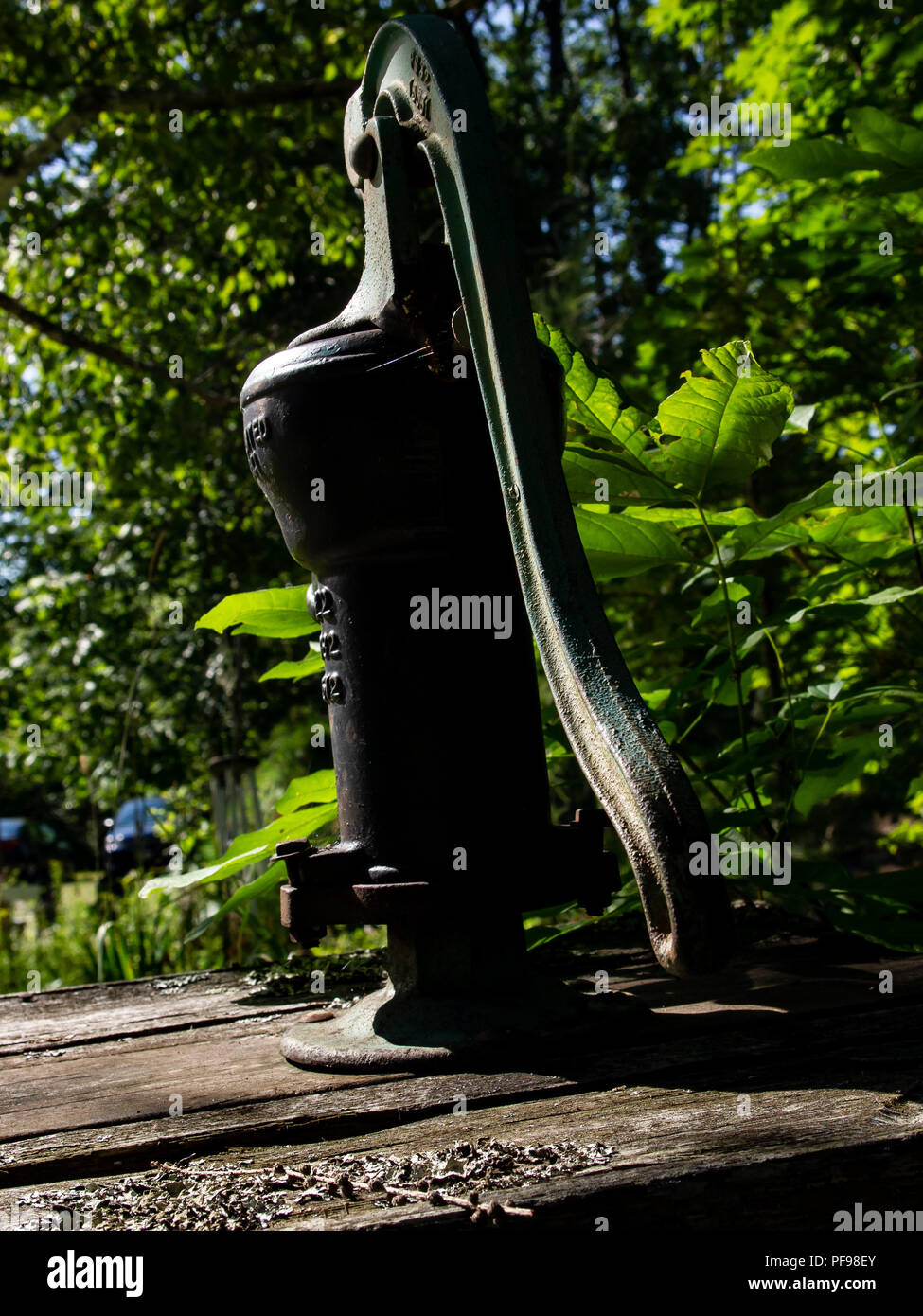 Old fashioned cast iron water pump Banque de photographies et d’images