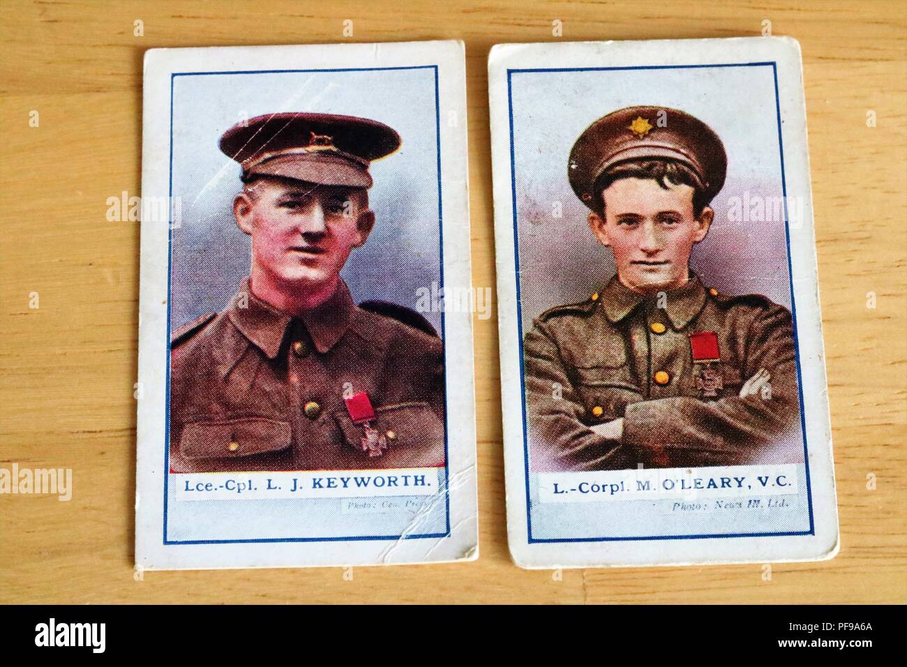 La Grande Guerre héros de la Croix de Victoria par cartes Cigarettes Gallaher Ltd (1er) n11 L-caporal M O'Leary V.C & (2e) n° 46 L-Caporal-L.J. Keyworth V.C. Banque D'Images