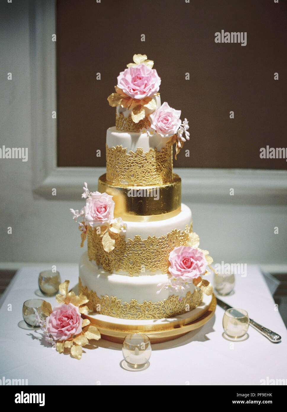 Mariage Elegant Gateau De Mariage Rose Et Blanc Mariage Elegant Gateau De Mariage Rose Et Blanc