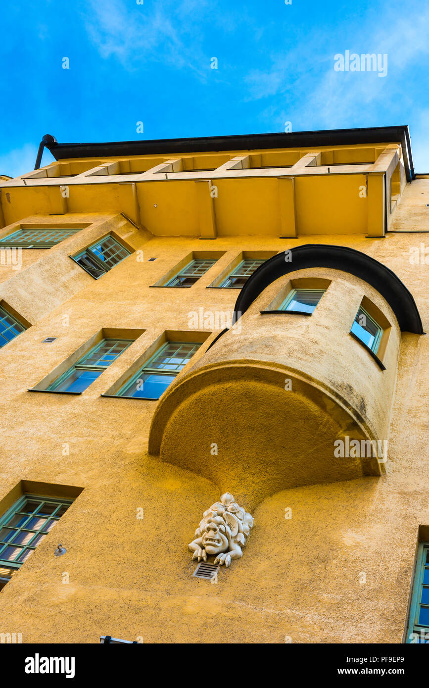 L'architecture de la Finlande Helsinki, détail de la façade colorée d'un immeuble à appartements de style Art Nouveau dans Kasamitori dans le centre de Helsinki. Banque D'Images