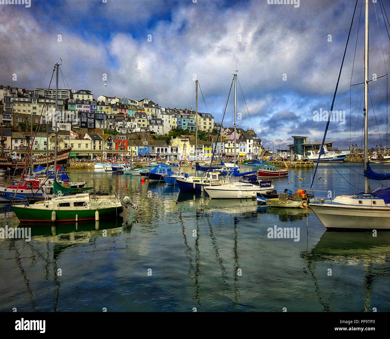 Fr - Brixham DEVON : Port et Village (image HDR) Banque D'Images