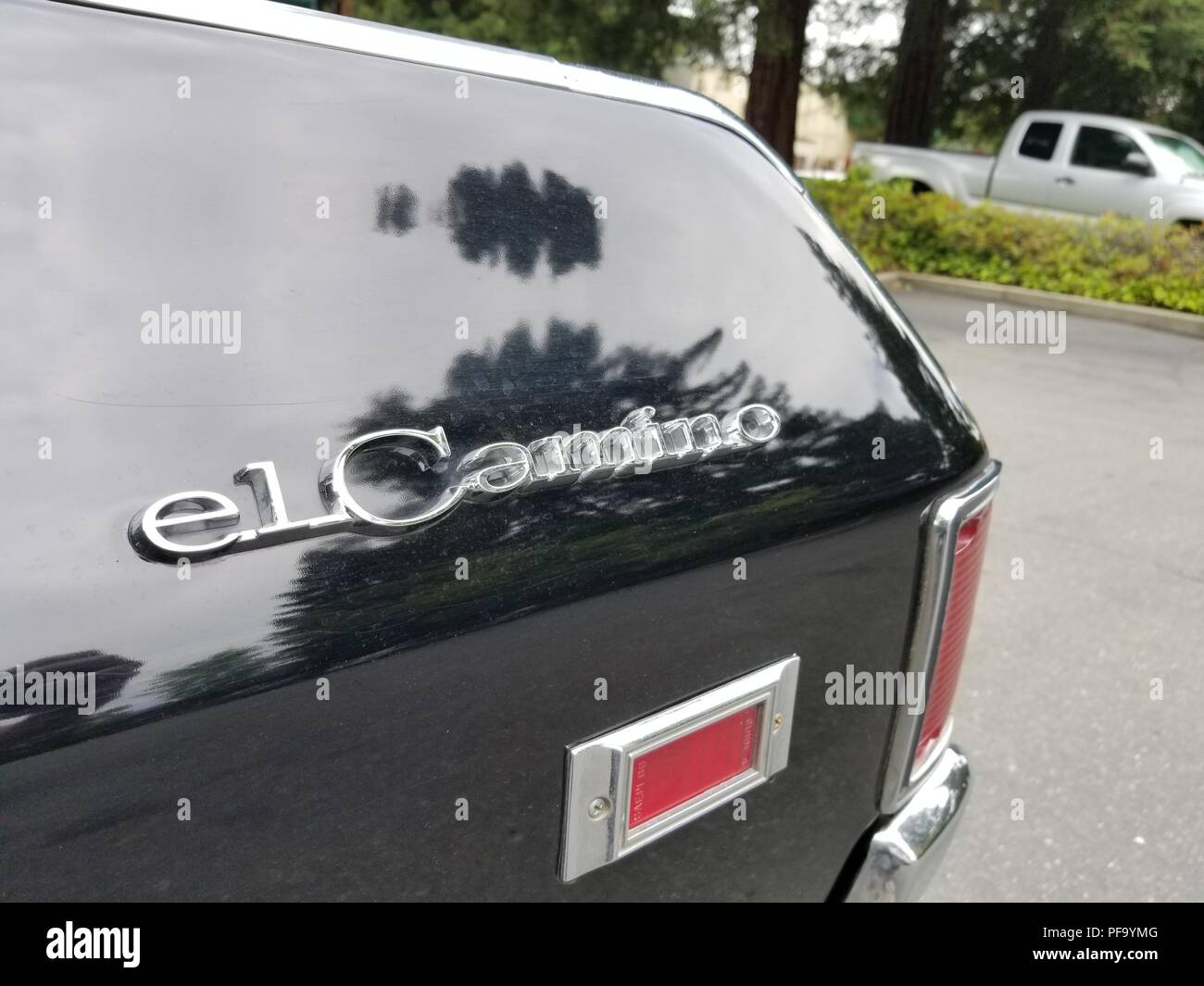 Close-up de logo sur aile arrière d'une Chevrolet El Camino noir classique de l'automobile, Walnut Creek, Californie, le 24 mai 2018. () Banque D'Images