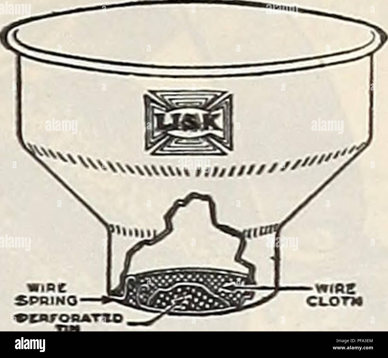 . 75e anniversaire du jubilé de diamant. Matériel et fournitures de jardinage ; instruments agricoles Catalogues Catalogues ; catalogues ; graines bulbes (plantes) ; Catalogues Catalogues Catalogues Légumes, Fleurs. Les crépines de lait NOUVEAU SANITABT la crépine de lait est fabriqué à partir d'acier lourd enfoncé dans une seule pièce, a de lourdes- amovible en acier perforé et tin- ned disques, entre lesquelles vous utilisez le coton tampons hygiéniques. C'est le meilleur et le plus lourd de la crépine sanitaires effectués ; 12 pintes. Prix $1.40 BÉGUI.AB STBAXNEBS Ces crépines de lait sont faites de laiton et d'étain extra lourd du métal tissé. Ils sont garantis de ne pas rouiller. Fr Banque D'Images