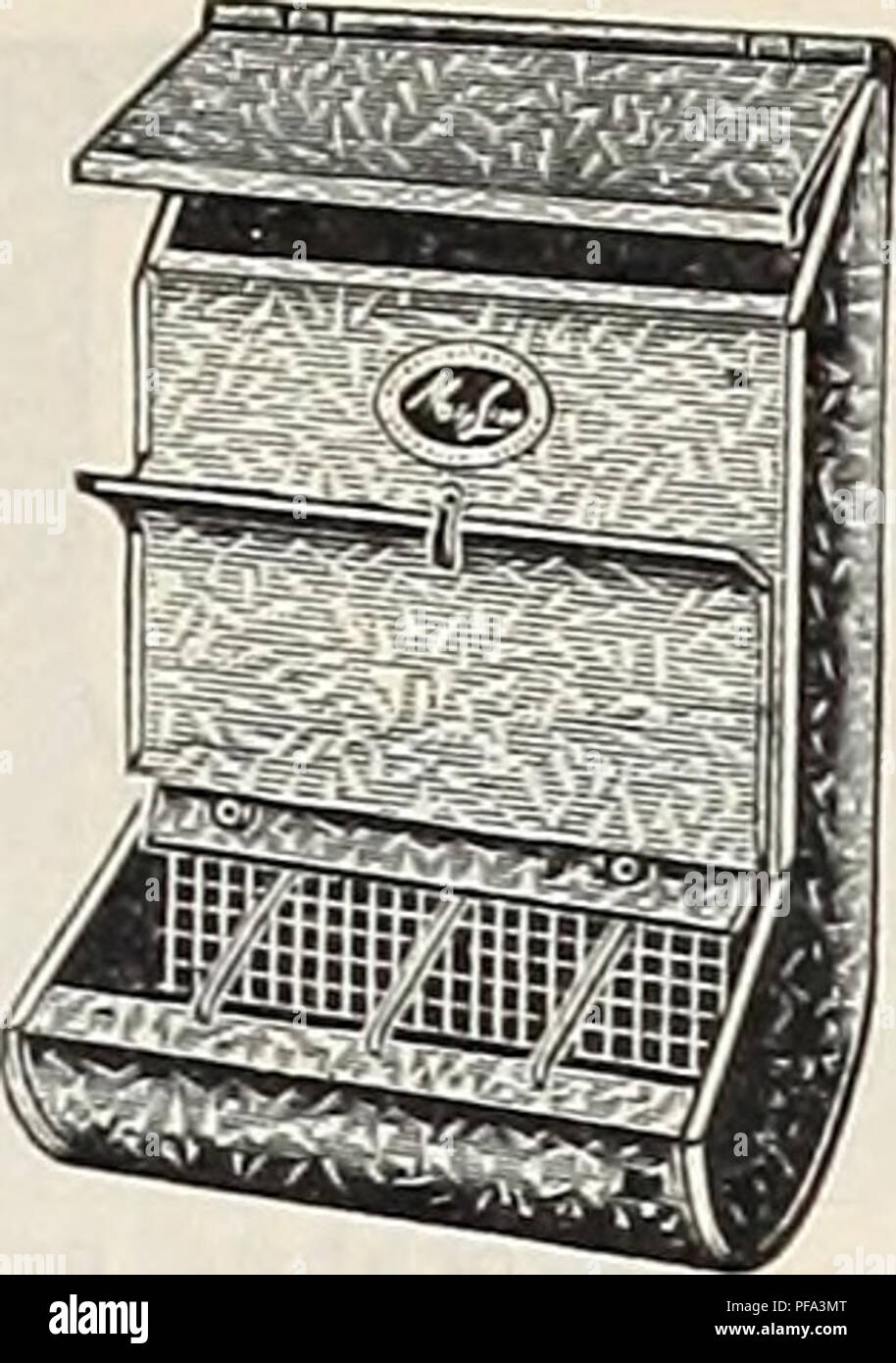Ce catalogue célèbre 75 ans d'outils et de fournitures agricoles, avec les alimentateurs Dixie de Moe et divers autres outils agricoles. Le catalogue comprend des détails sur les différentes tailles d'auges d'alimentation et d'alimentateurs conçus pour faciliter le nettoyage et l'utilisation sanitaire dans les environnements agricoles. Banque D'Images
