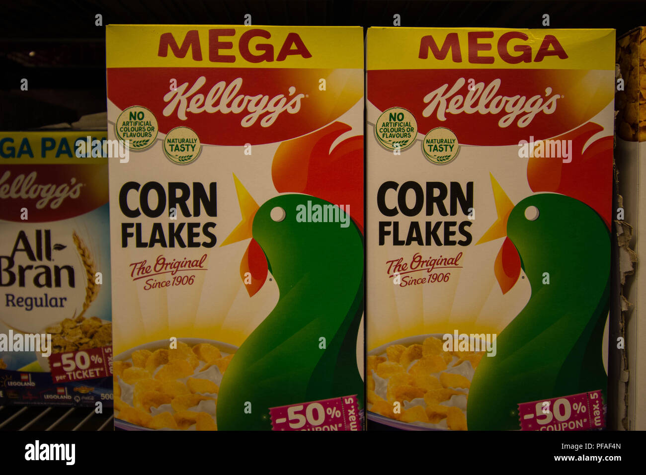 Norvège Kellogg maïs flocons boîte Kelloggs méga paquet nourriture tous Bran grandes flocons céréales petit déjeuner paquets savoureux paquet couleur taille forme Banque D'Images