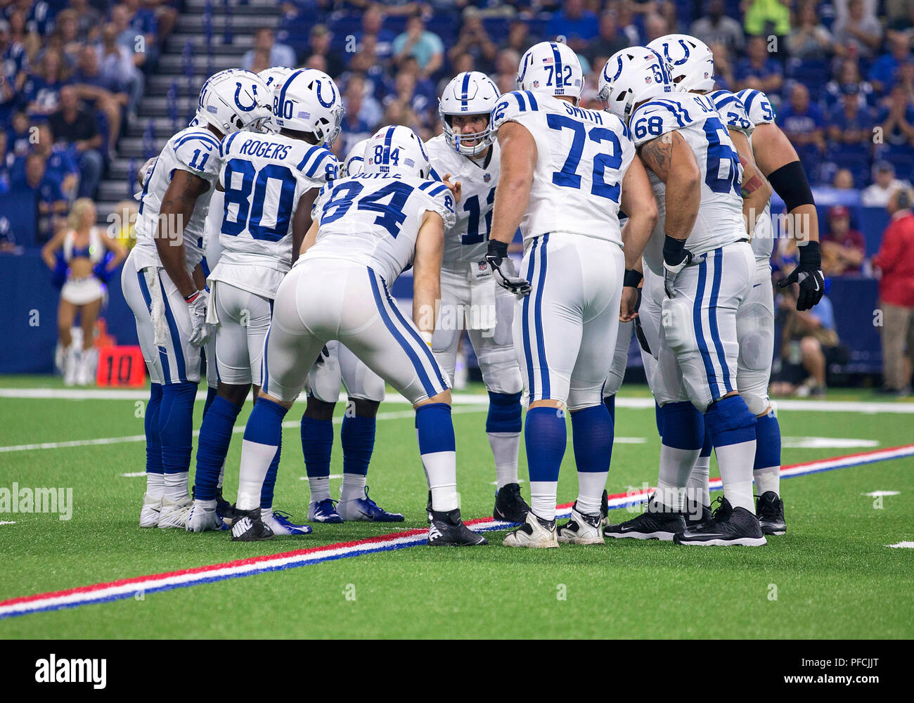 20 août 2018 : Indianapolis Colts huddle pendant la saison de football américain NFL action de jeu entre les Ravens de Baltimore et les Indianapolis Colts au Lucas Oil Stadium à Indianapolis, Indiana. Baltimore a battu Indianapolis 20-19. John Mersits/CSM. Banque D'Images