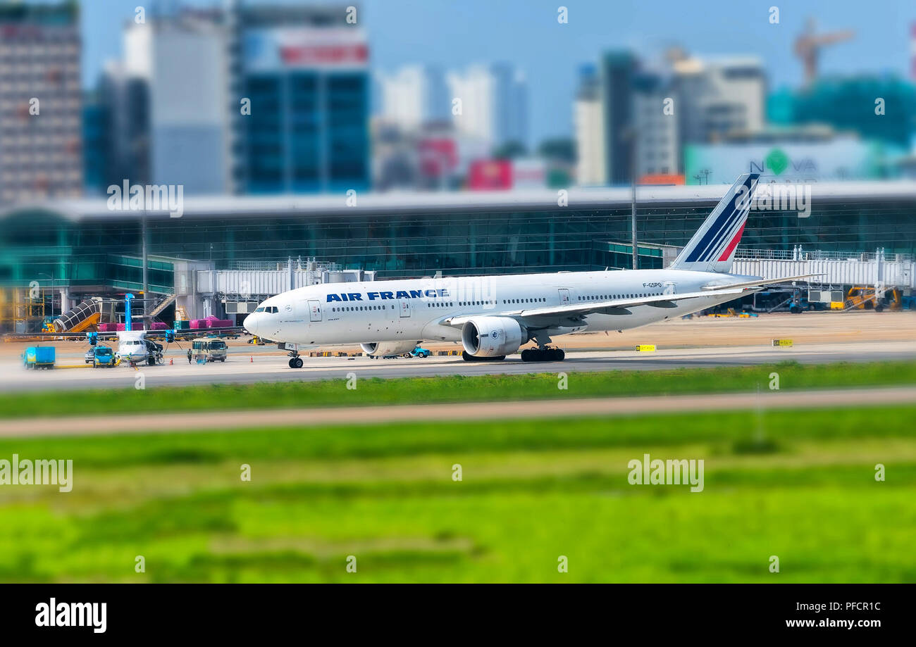 Boeing 777 avion de passagers de la compagnie aérienne Air France se prépare à décoller à l'Aéroport International de Tan Son Nhat Banque D'Images