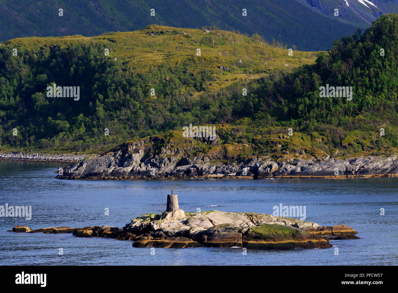Marqueur de canal près de Tromvik, Tromso, Île Tromsoya, comté de Troms, Norvège Banque D'Images