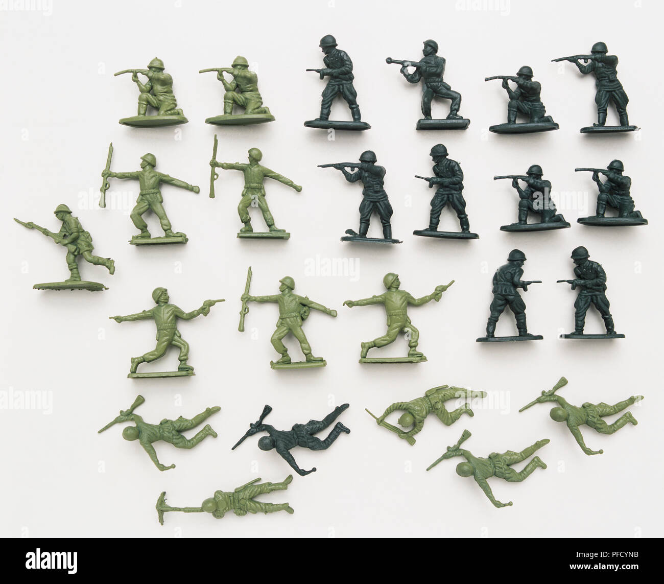 Lot 9 figurines anciennes plastique souple Miniajouet soldats commando