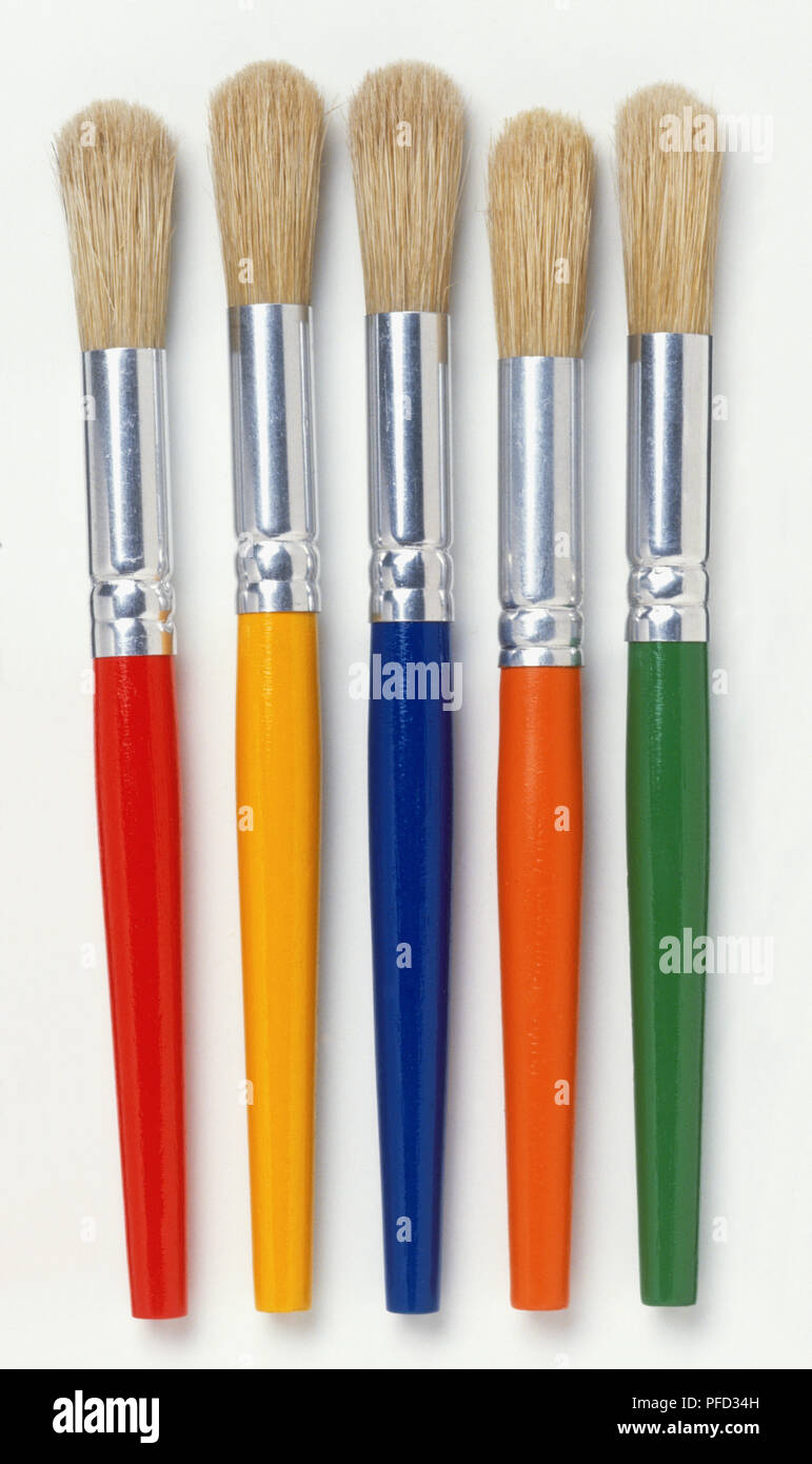 Groupe de cinq pinceaux. Banque D'Images