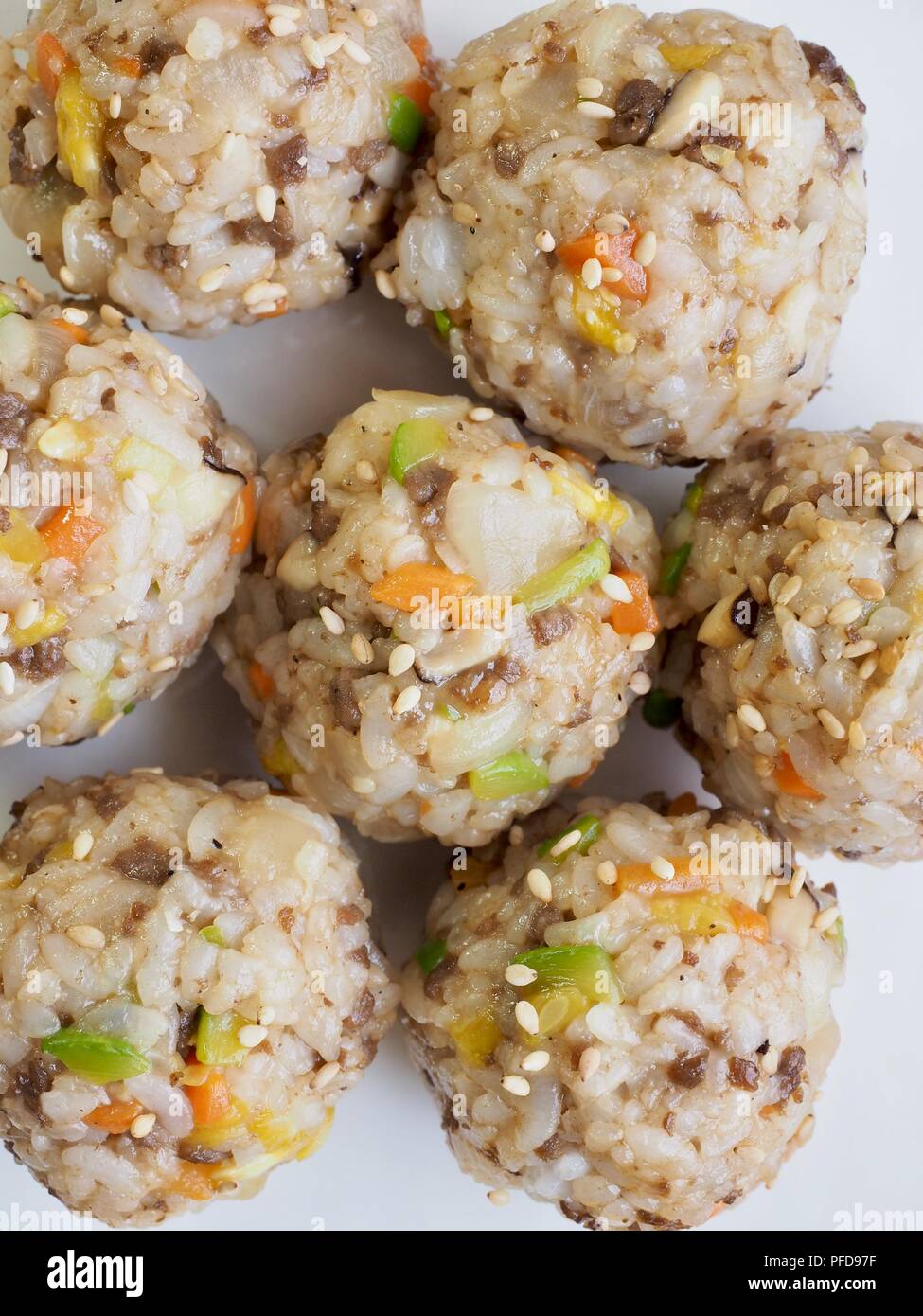 La nourriture asiatique boeuf et légumes boulettes de riz et de radis marinés Banque D'Images