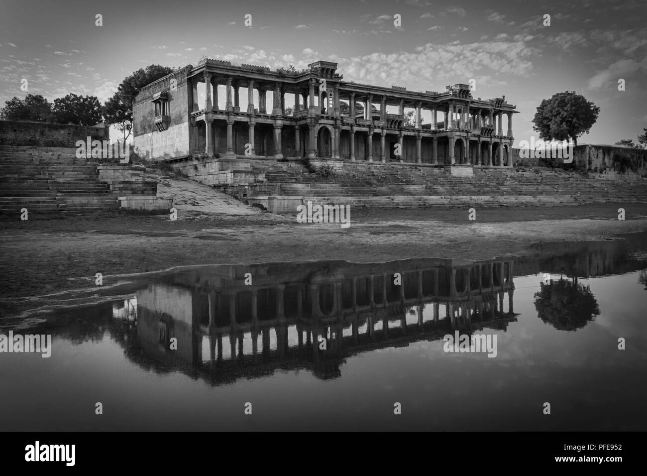 Mumbai, Inde, Décembre 08,2014 Vue Complète de Sarkhej Roza Banque D'Images