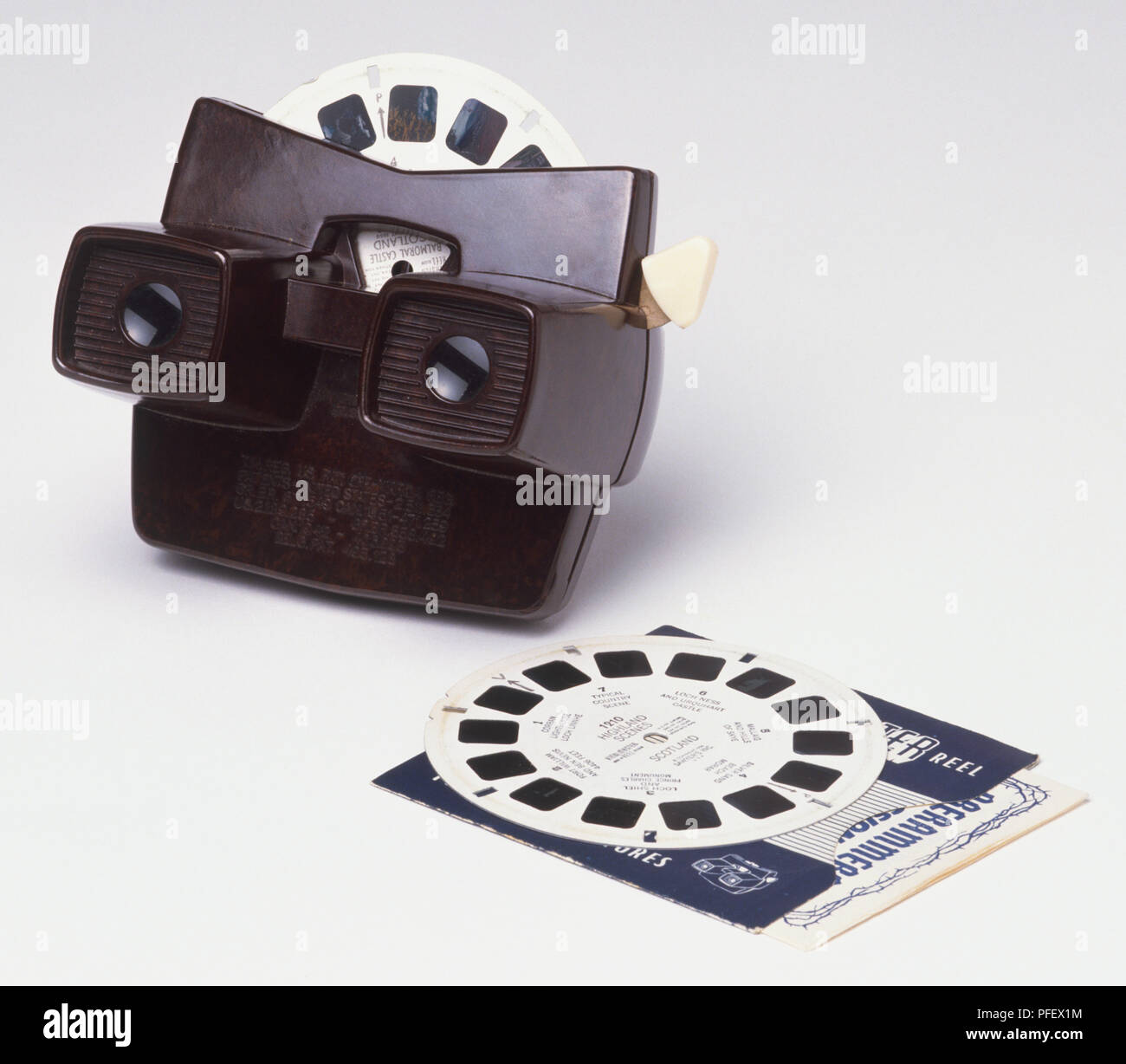 Appareil photo jouet avec 3-d'images sur des disques de papier Banque D'Images