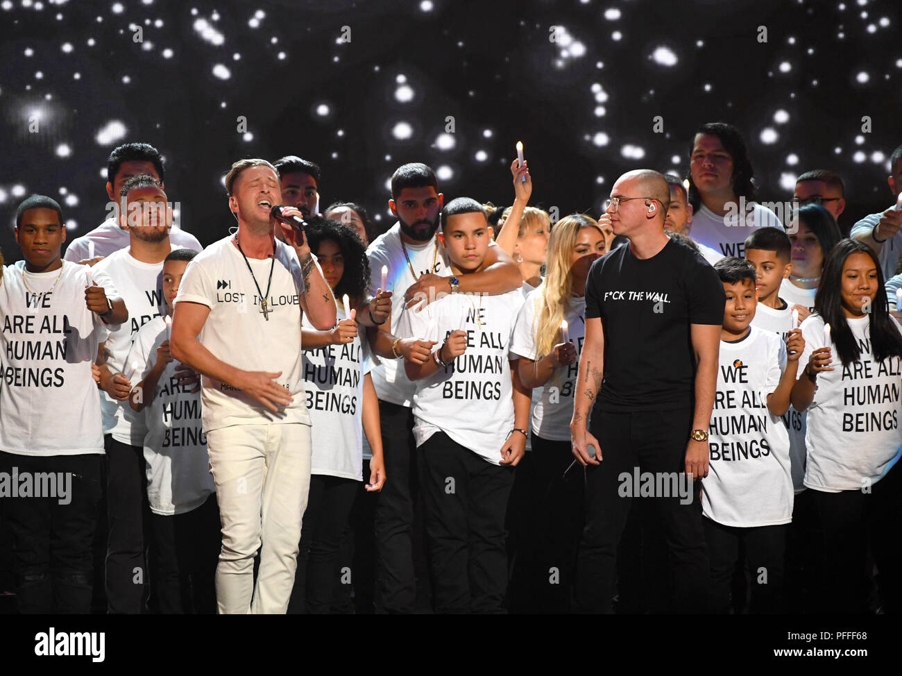 D'une république Ryan Tedder et Logic effectuer sur la scène du MTV Video Music Awards 2018 qui a eu lieu au Radio City Music Hall à Los Angeles, USA. Photo date : lundi 20 août 2018. Voir Histoire PA D'ATTÉNUATION SHOWBIZ. Crédit photo doit se lire : PA/PA Wire sur scène à la 2018 MTV Video Music Awards qui a eu lieu au Forum de Los Angeles, USA. Photo date : lundi 20 août 2018. Voir Histoire PA D'ATTÉNUATION SHOWBIZ. Crédit photo doit se lire : PA/PA Wire Banque D'Images