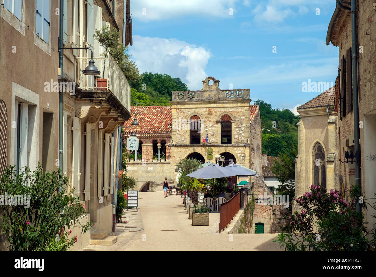 Penne d'Agenais, France - 14 juin 2018 : Au début de l'été soleil les rues pittoresques de travel destination Penne d'Agenais sont presque vides, Lot et Garonne, France Banque D'Images