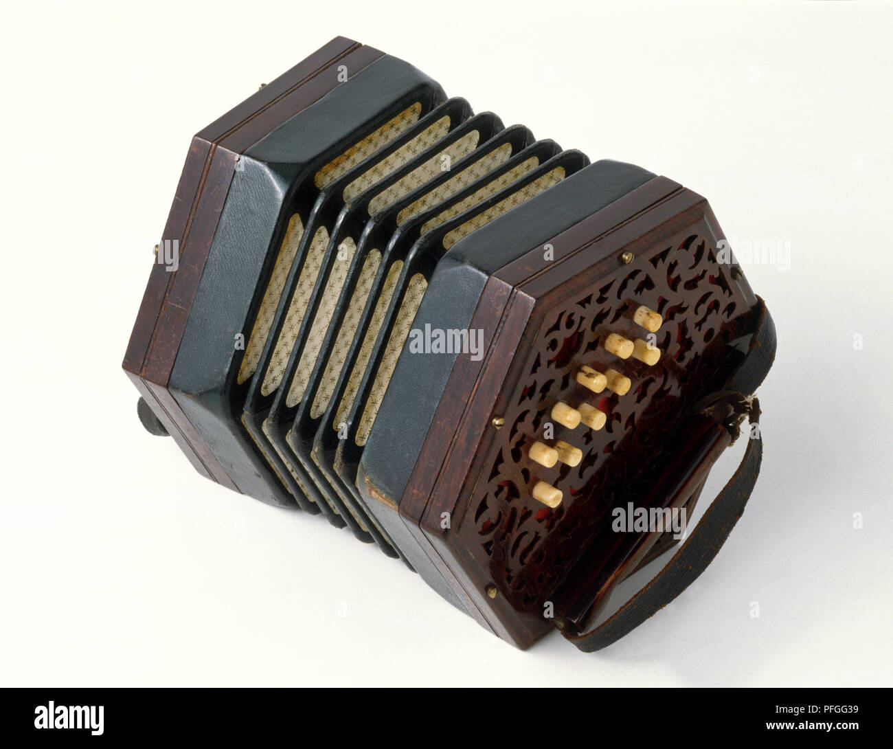 Concertina, instrument hexagonal de l'accordéon de la famille Photo Stock -  Alamy