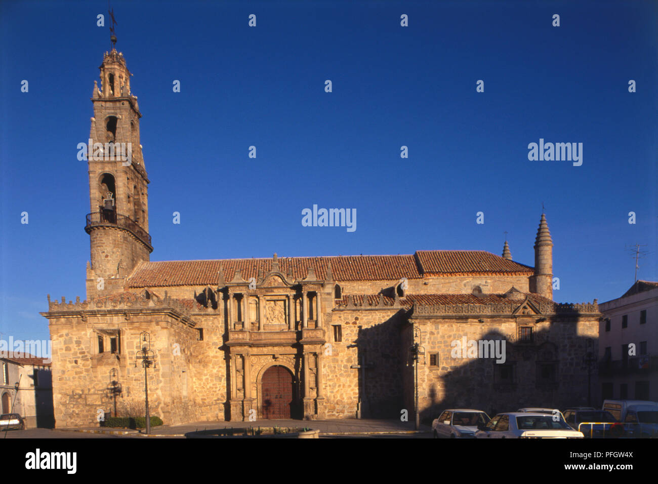 L'Espagne, l'Andalousie, de l'église en pierre du xve siècle, Hinojosa del Duque. Banque D'Images