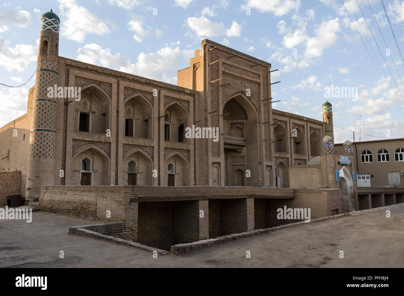 Khiva, Ouzbékistan - 1 mai 2015 : Amir-Tur Madrassah. Banque D'Images