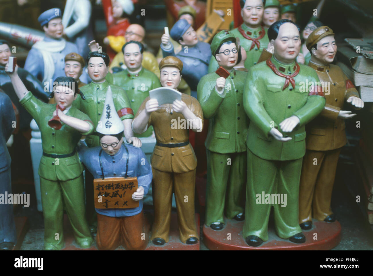 La Chine, Shanghai, Pongtai Marché Lu Mao peint, statuettes, Close up. Banque D'Images