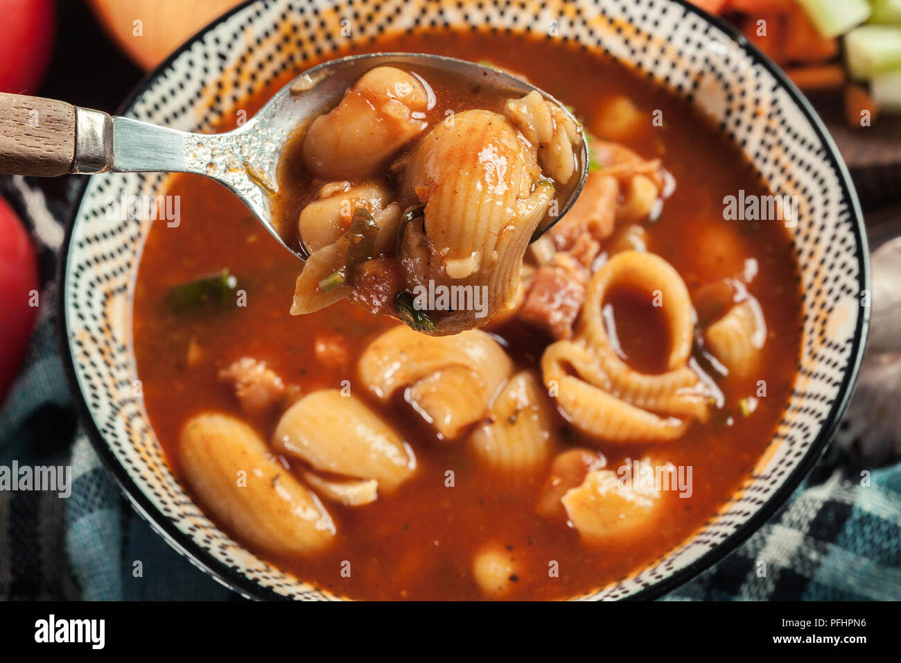 Pasta e fagioli - pâtes et haricots soupe. Plat italien Banque D'Images