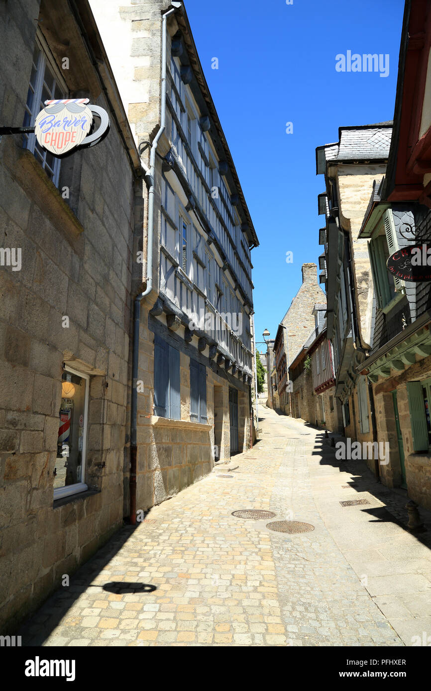 Vue sur la rue pavée vide - rue du Lycée, Quimper, Finistère, Bretagne, France Banque D'Images