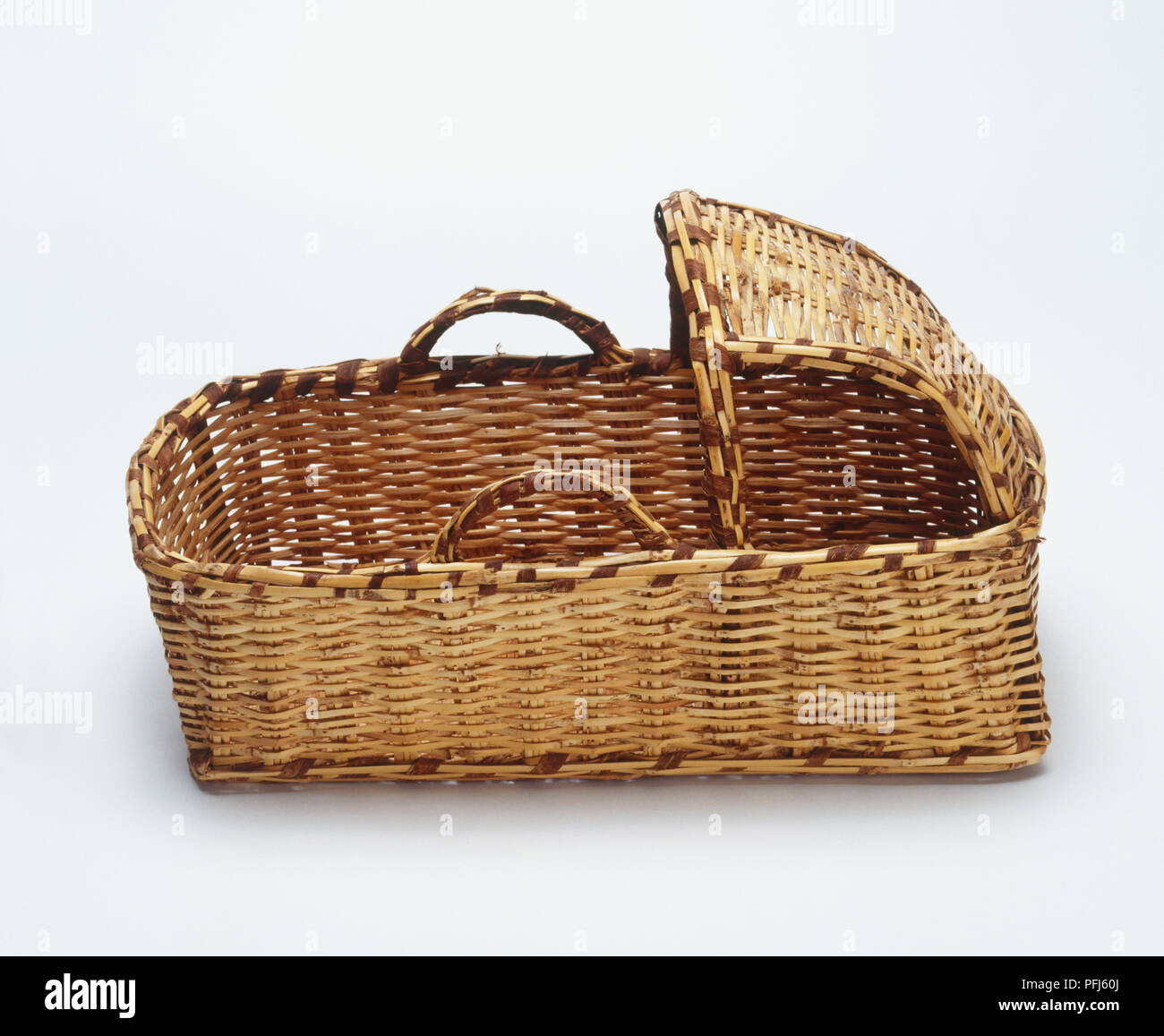 Panier En Osier Pour Bebe Photo Stock Alamy