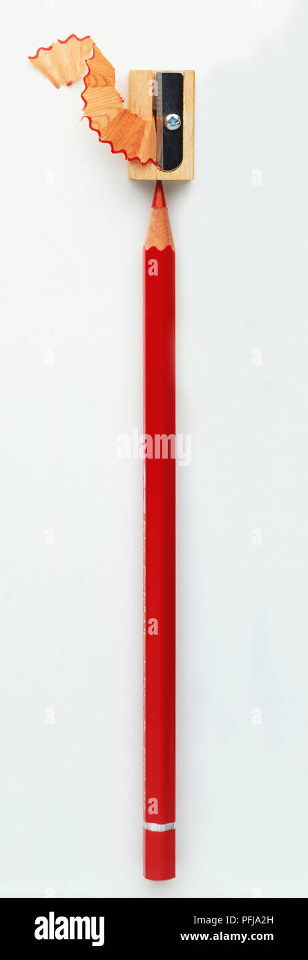 Crayon rouge et taille-crayon Banque D'Images