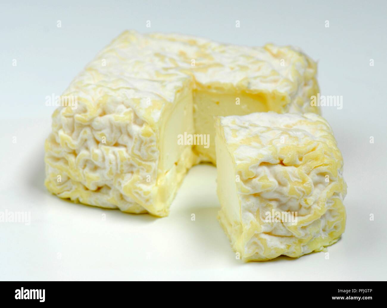 Tranches de carré de fromage de chèvre by Ketem israélien Banque D'Images