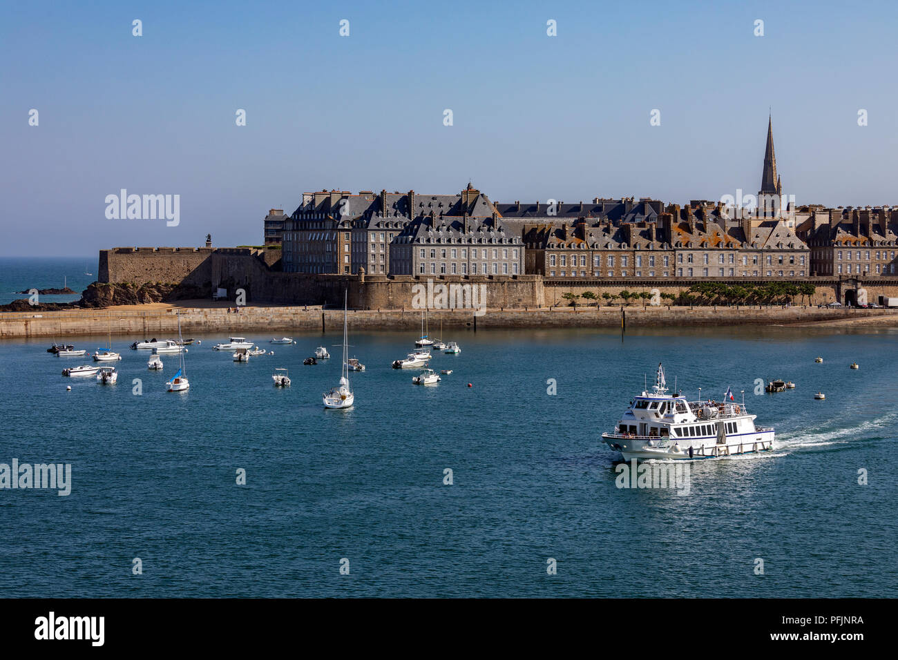 La ville fortifiée de Saint Malo sur la côte de Bretagne du nord-ouest de la France. Banque D'Images