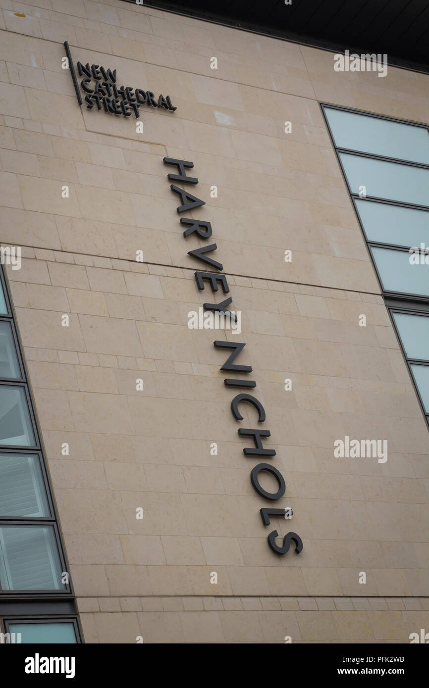 Magasin Harvey Nichols à New Cathedral Street, Manchester, Angleterre. Banque D'Images