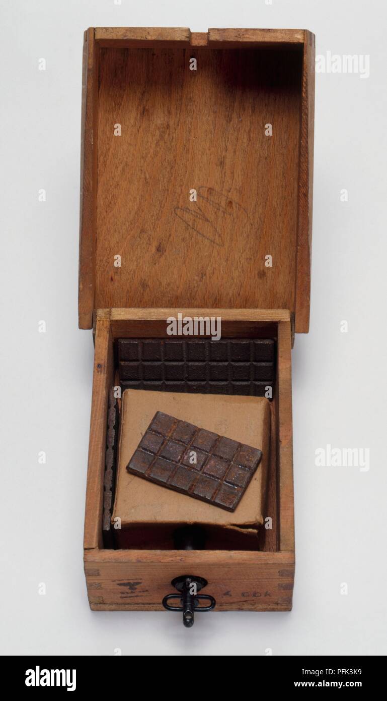 Deuxième Guerre mondiale mine anti-personnel, dans un coffret en bois Banque D'Images