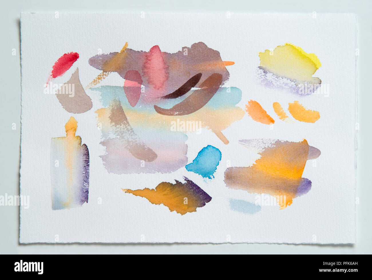 Pinceau aquarelle en couleur sur papier blanc Banque D'Images