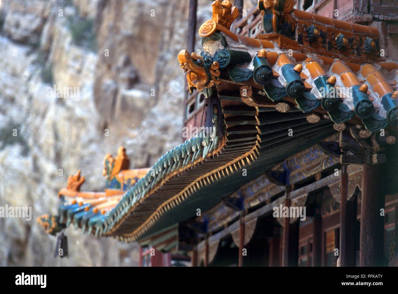 La Chine, Shanxi, Mont Heng, Xuankong Si, le monastère suspendu, la toiture en tuiles vernissées' 'wadang, close-up Banque D'Images
