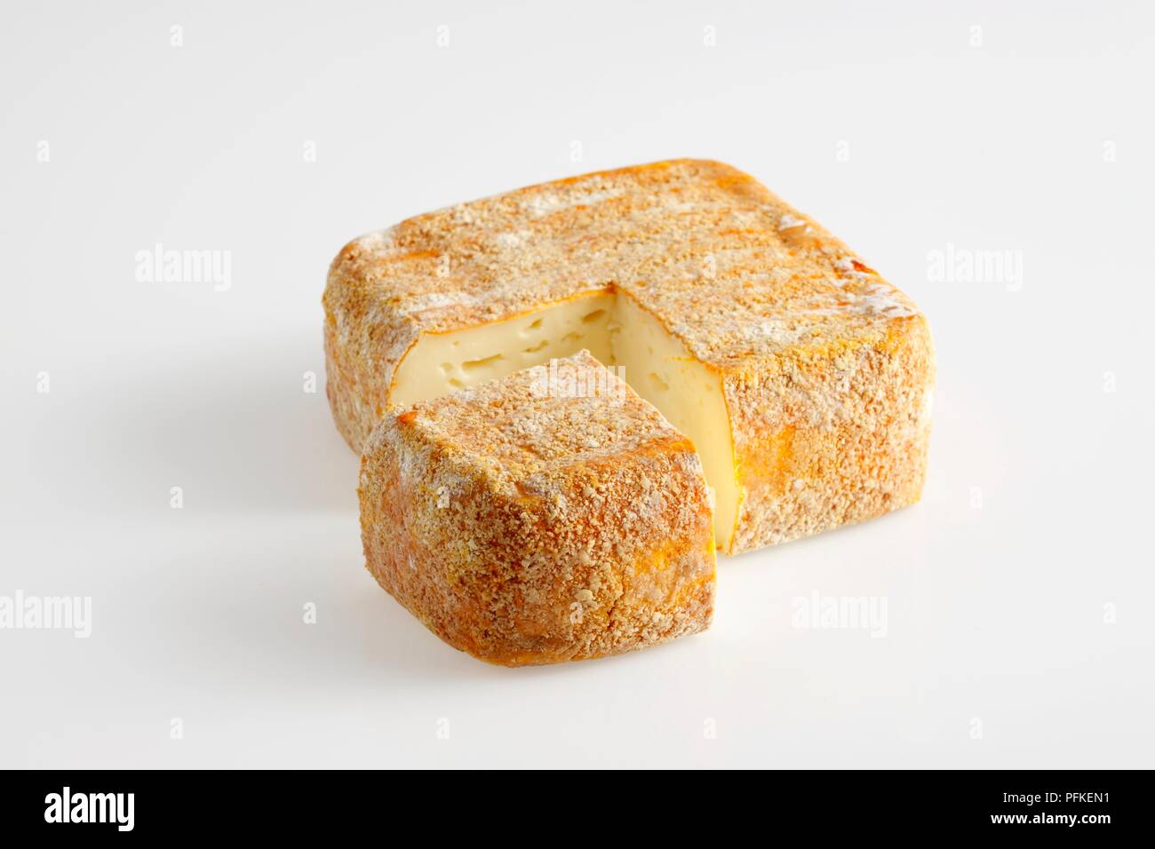 Square et tranche de sable de Wissant Français fromage au lait de vache de chapelure sur couenne Banque D'Images