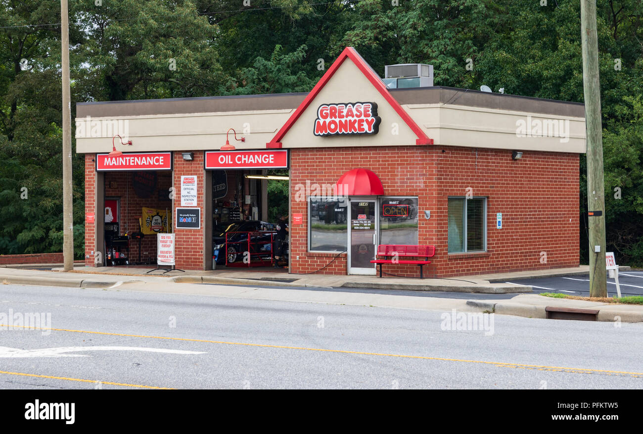 HICKORY, NC, USA-21 Août 2018 : Singe de graisse storefront. American franchiseur de centres d'entretien automobile. Banque D'Images